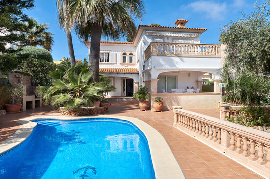 5-bedroom villa near the picturesque beach at Cala Pi