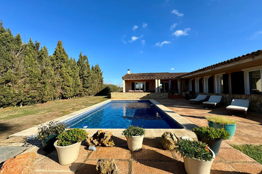 Stylish 4-Bedrooms Villa Retreat in Mallorca's Peaceful Countryside