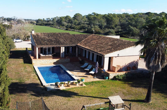 Stylish 4-Bedrooms Villa Retreat in Mallorca's Peaceful Countryside