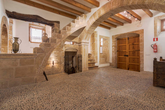 Impressive dwelling full of history in old Alcudia