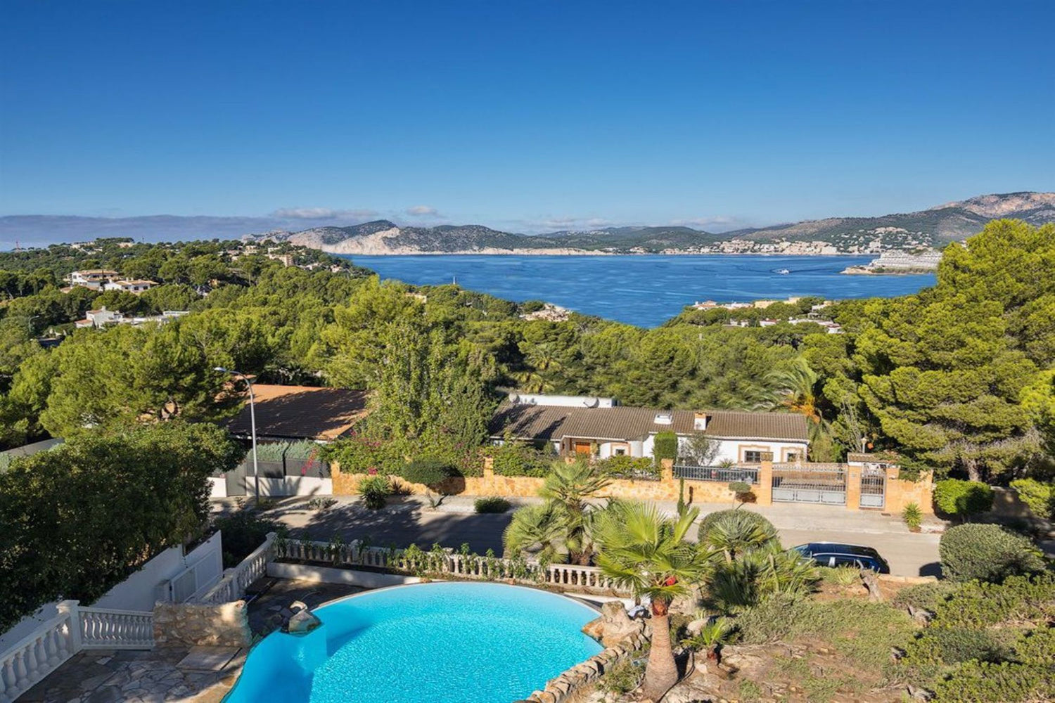 Four-bedroom property with sea views close to Santa Ponça beach