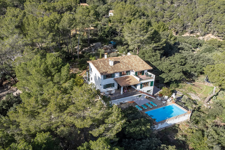 Lovely 4-bedroom villa in a stunning hillside position near Esporles