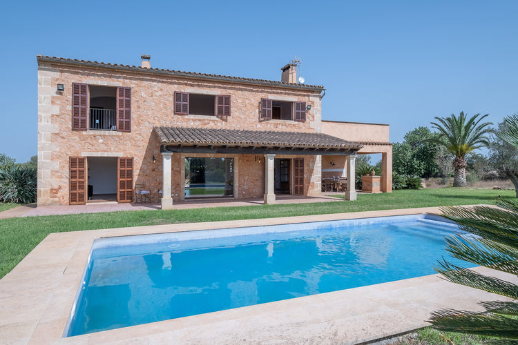 Beautiful stone-built country house near Felanitx