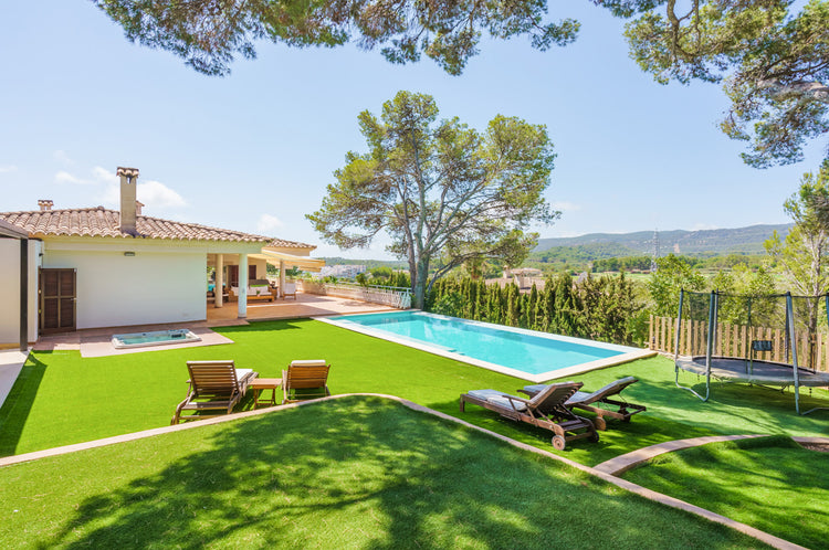 An impressive property overlooking golf courses in Son Vida