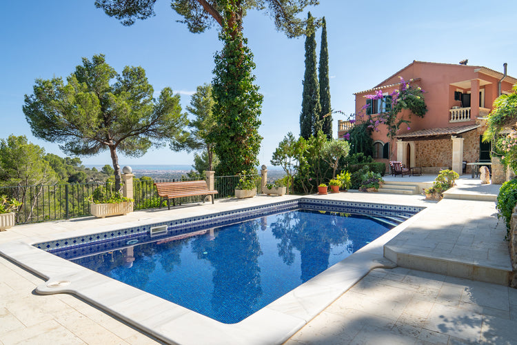 Countryside living with peace and privacy close to Palma